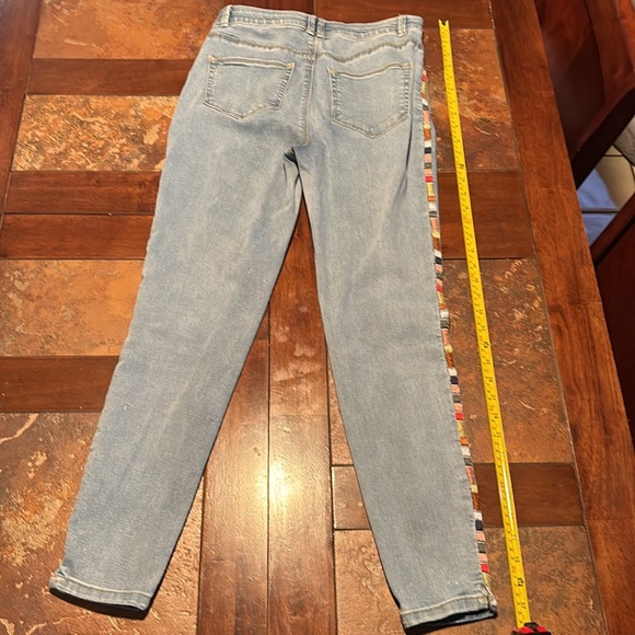 Skinny Jeans Pre-washed with hand sewn stripes up the side. - Picture 7 of 9